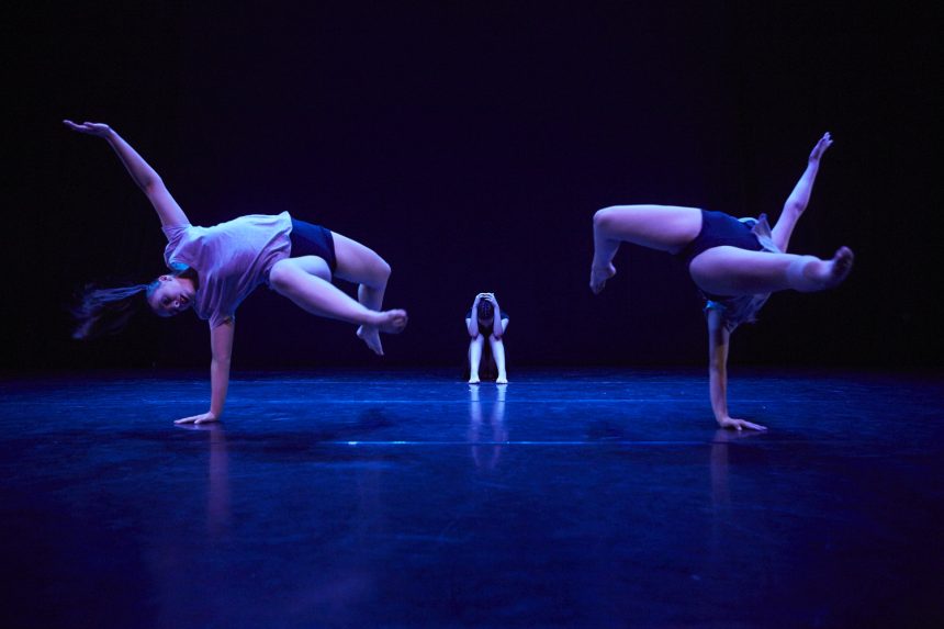 Dança Contemporânea by Graça Bilelo