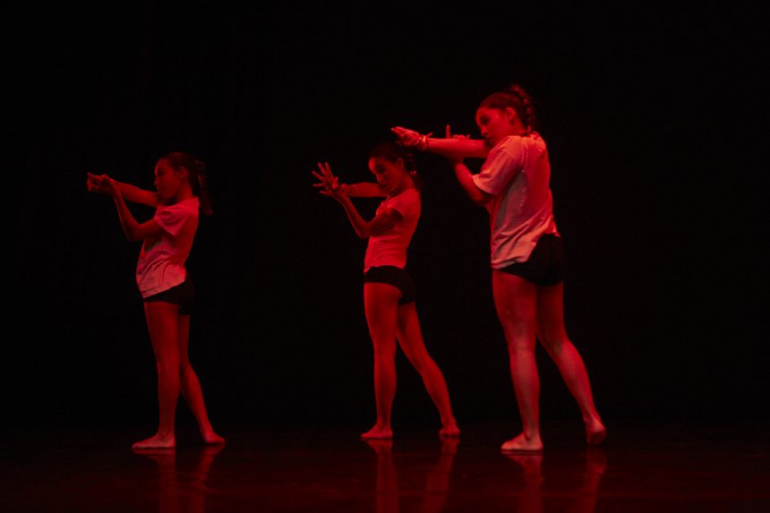 Dança Contemporânea by Graça Bilelo
