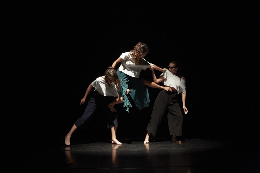 Dança Contemporânea by Graça Bilelo