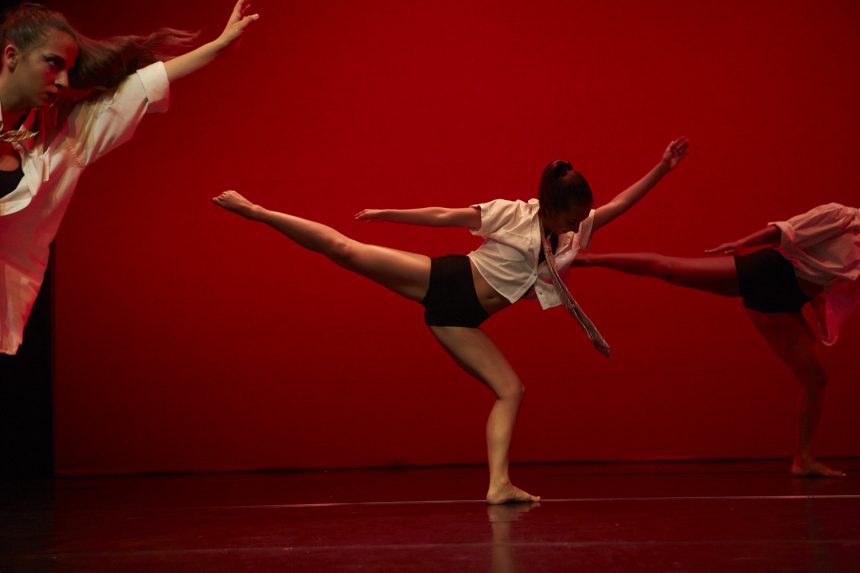 Dança Contemporânea by Graça Bilelo